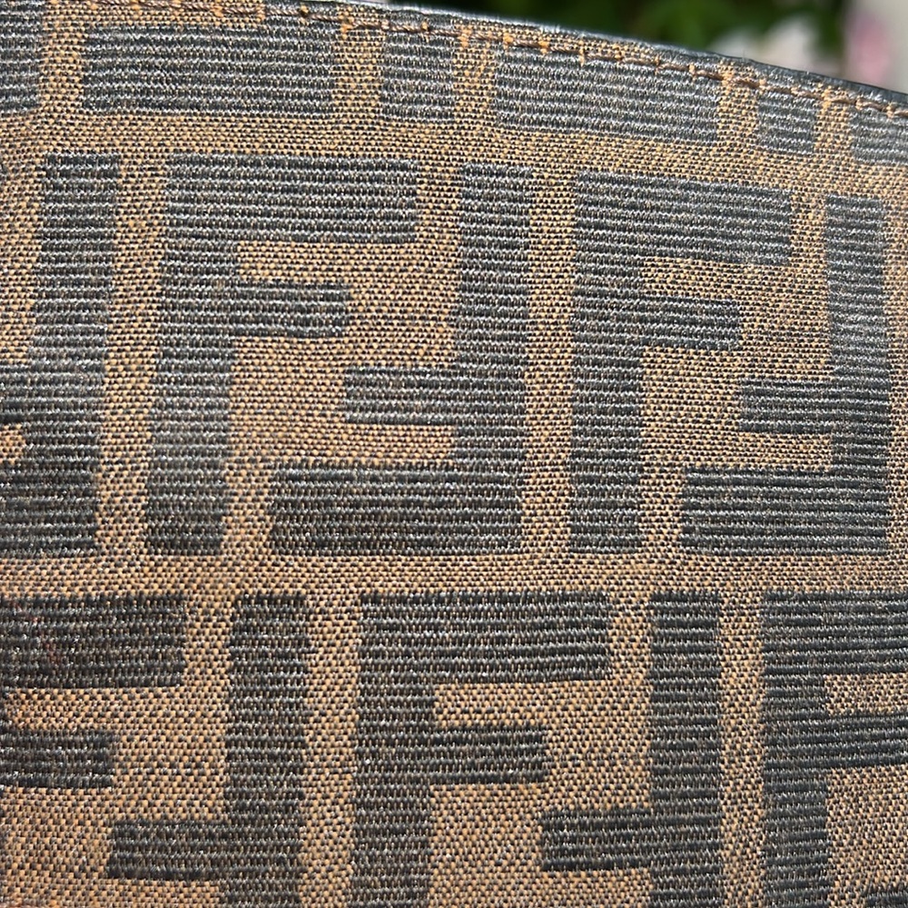 FENDI MONOGRAM bottom bag base. - Picture 7 of 14